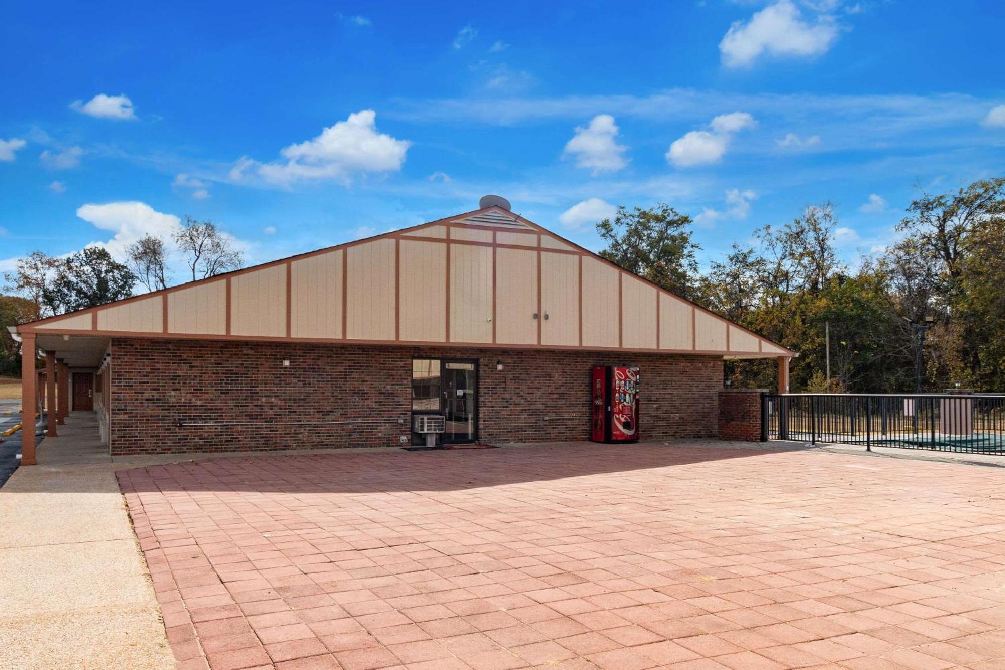 Cornersville Econo Lodge מראה חיצוני תמונה