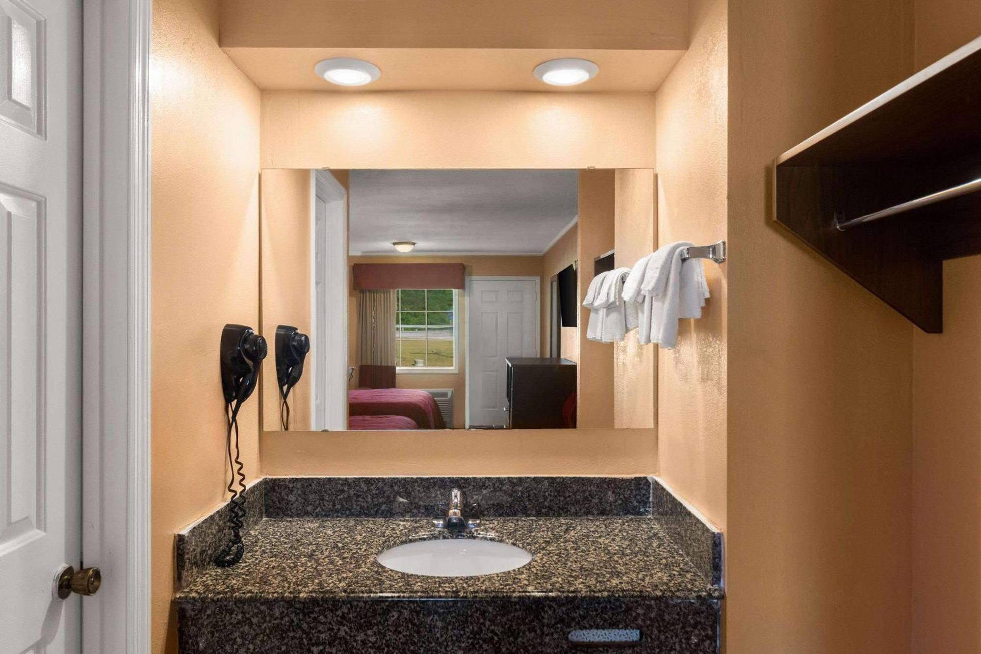 Cornersville Econo Lodge מראה חיצוני תמונה